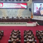 Sekda Kalteng Nuryakin Bacakan Pidato Pengantar Gubernur terhadap 2 Raperda Provinsi Kalteng