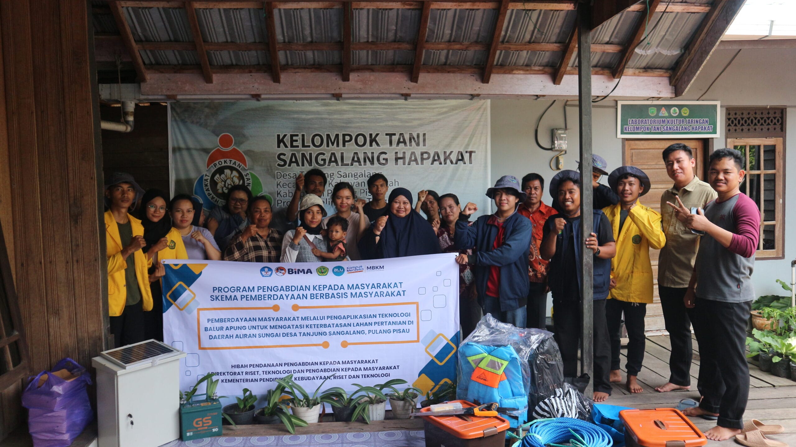 Pengabdian Kepada Masyarakat, Dosen UPR Implementasikan Pertanian Balur Apung di Desa Tanjung Sangalang IMG_0026