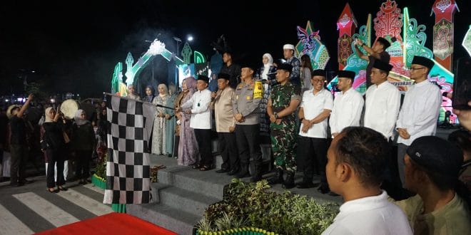 Meriahkan Idulfitri 1446 H, Wali Kota Palangka Raya Hadiri Gema Pawai Takbir 2